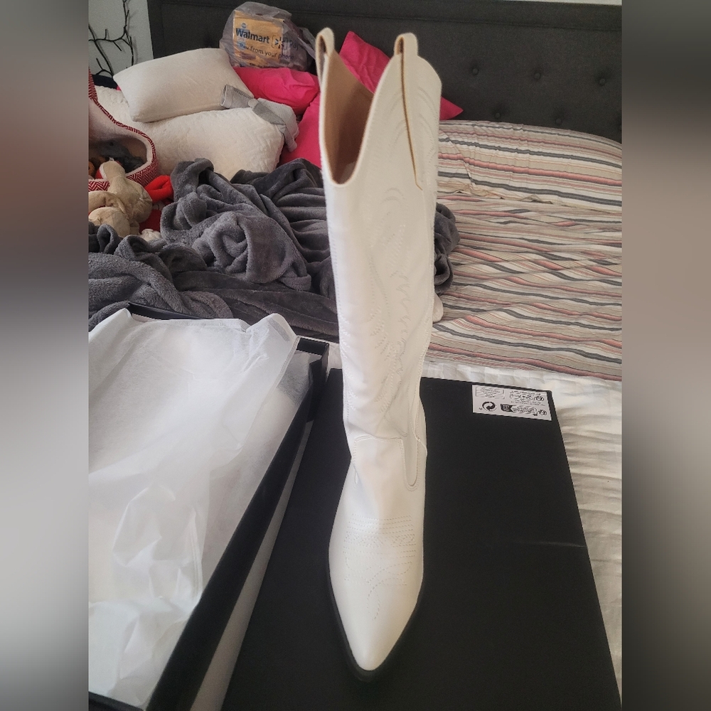 White cowgirl boots knee-high